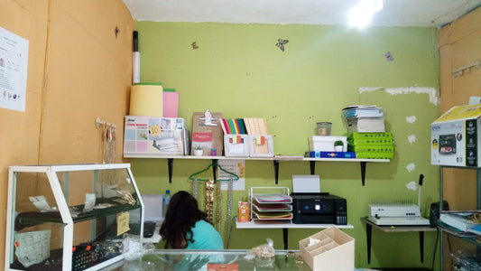 El Comienzo de un Sueño: De la Papelería a la Supervivencia