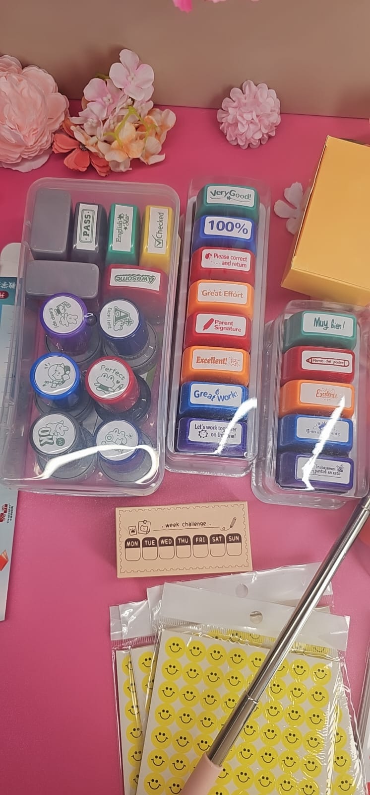 Kit de Motivación y Recursos para el Aula – Sellos + Stickers + Pinturas + Puntero + Tarjetas
